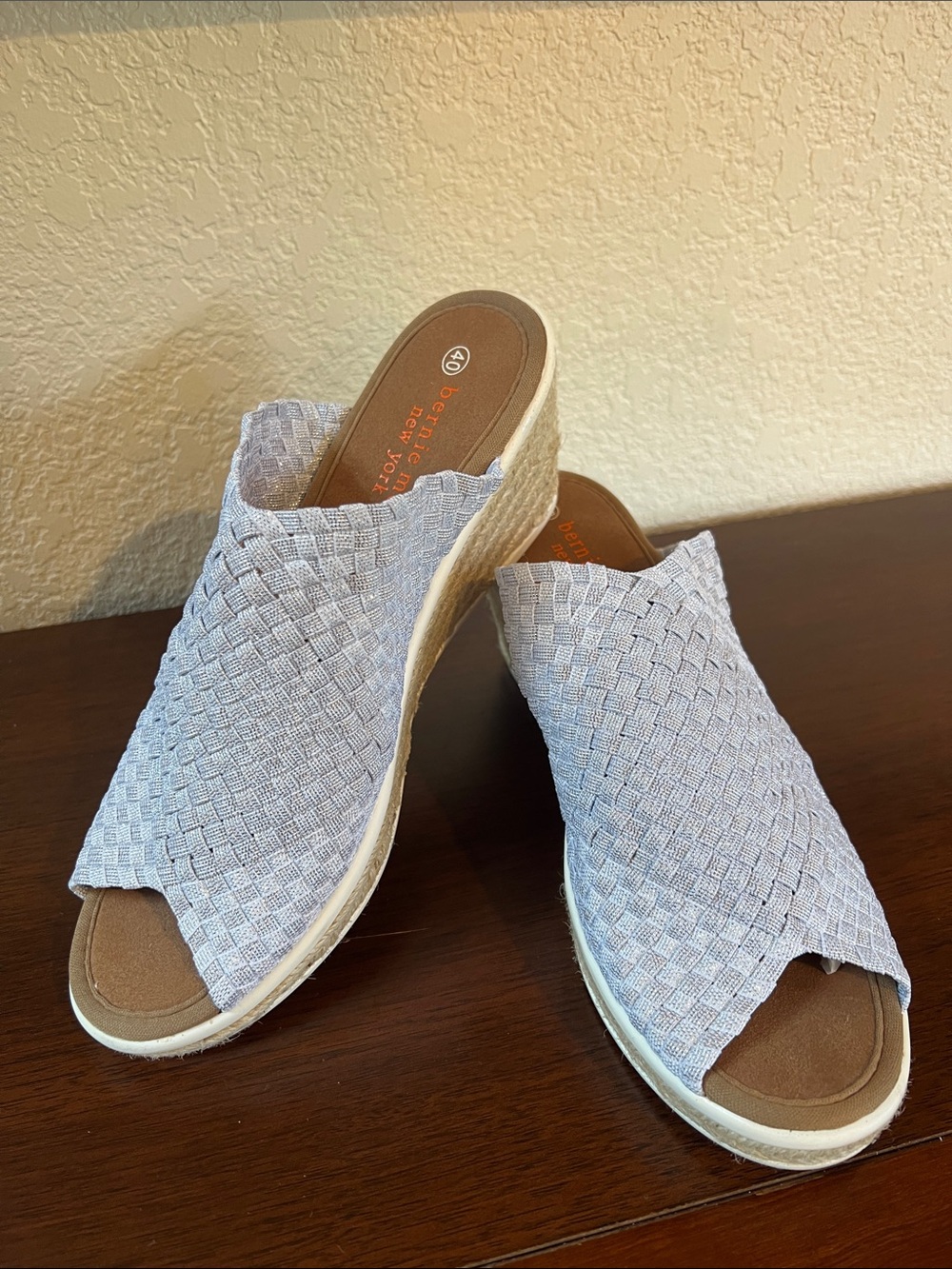 NWOT,Bernie Mev BonBon Metallic Gray Woven Stretch Upper Espadrille Wedge Sandal